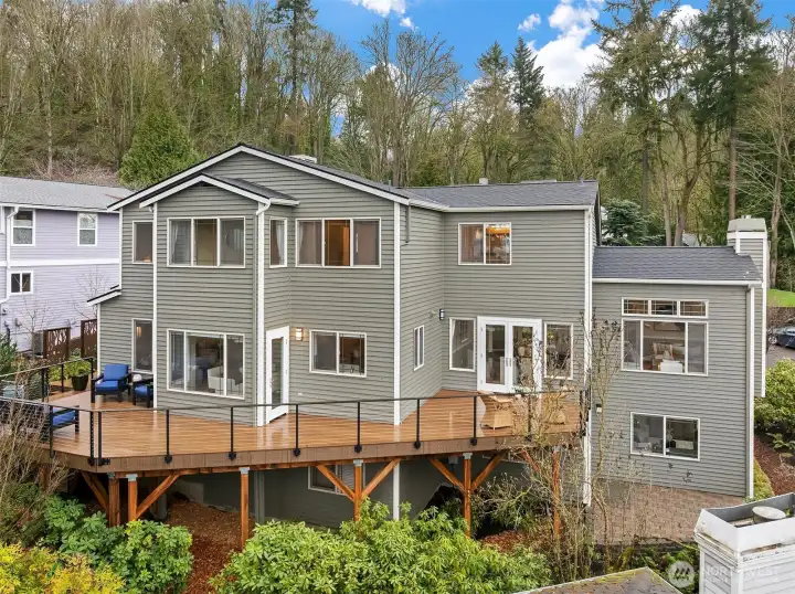 Backyard/Back of home exterior photo