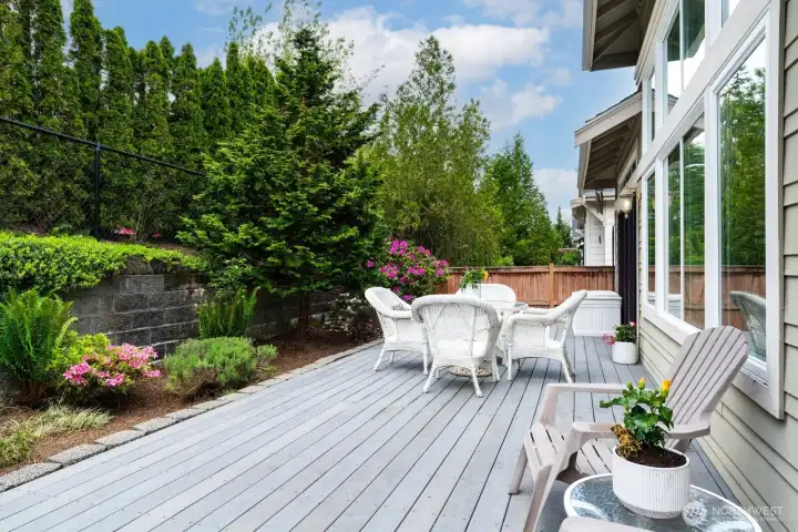 Space for entertaining in this low maintenance composite deck.