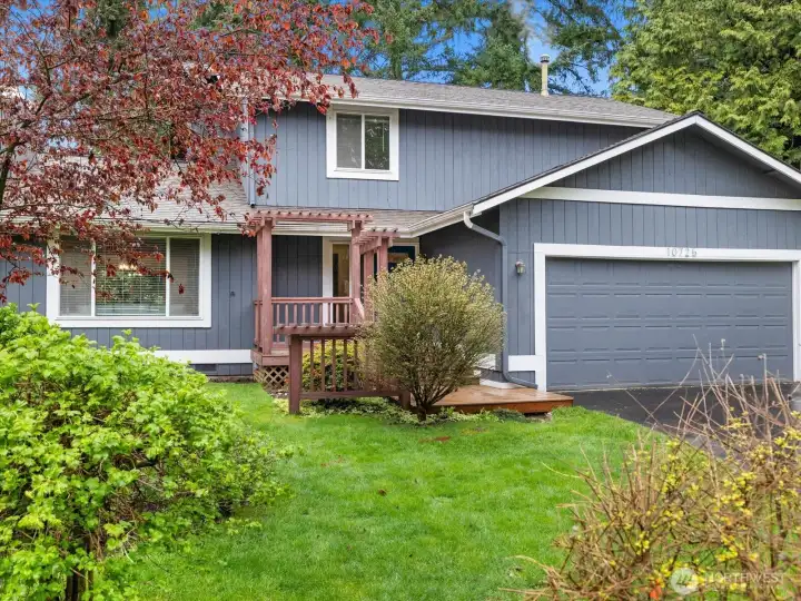 Welcome home, situated in a quiet cul-de-sac in an desirable Kirkland neighborhood.