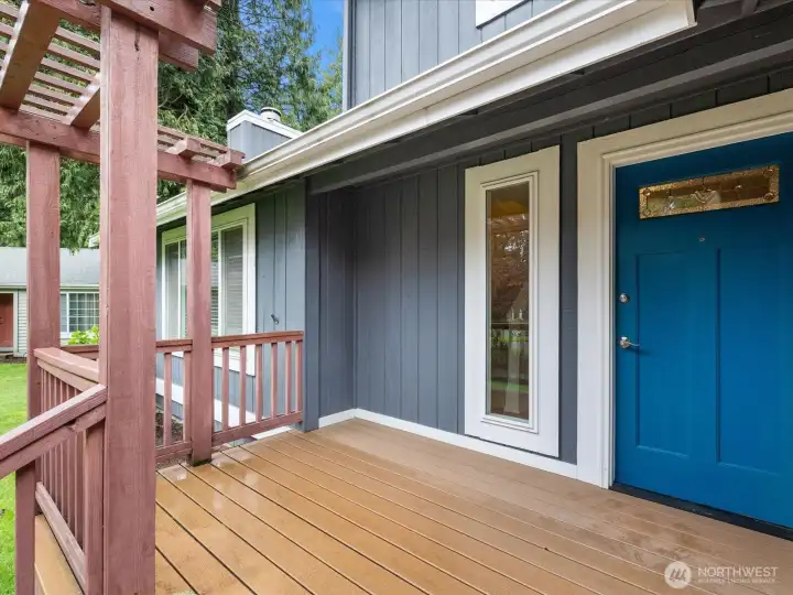 The spacious entry deck.