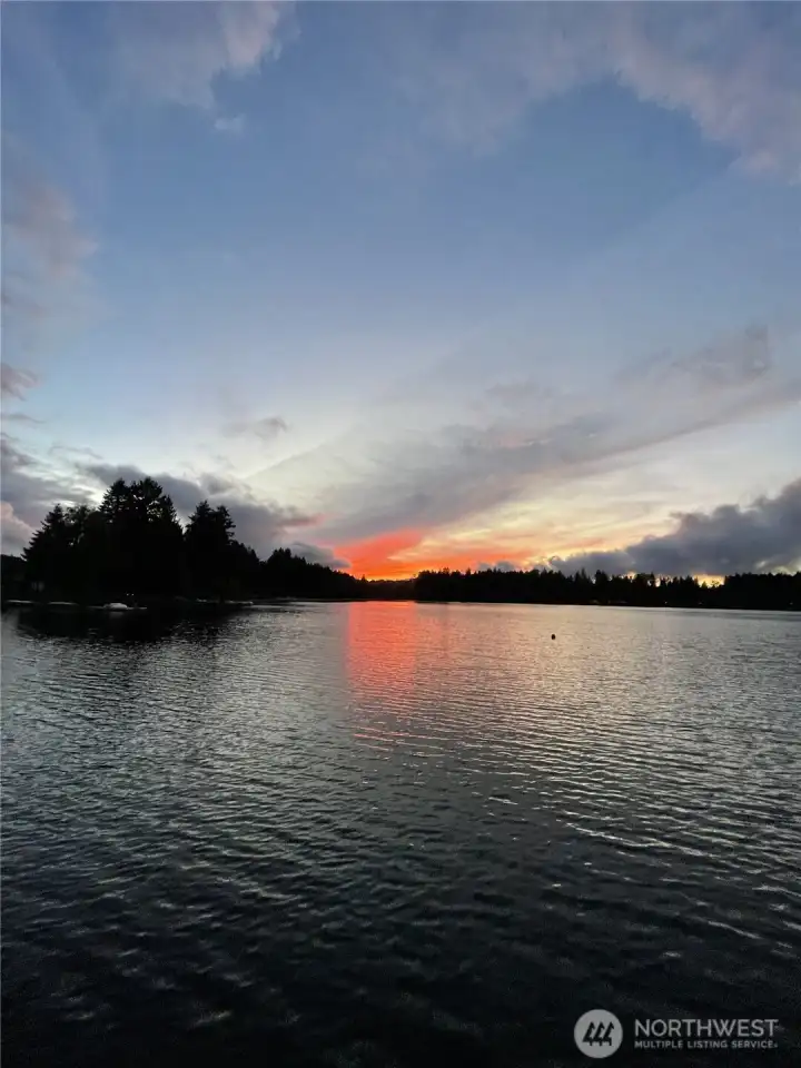 Enjoy the private lake lifestyle in the sought-after Hicks Lake Community, where endless outdoor fun awaits. Spend your days watching amazing sunrises and sunsets with vribrant colors, paddleboarding, kayaking, fishing, or swimming, and take advantage of the community docks, playgrounds, and scenic picnic areas. Whether you’re relaxing by the water or hosting gatherings with friends and family, this vibrant lakeside community offers the perfect setting for making lasting memories.