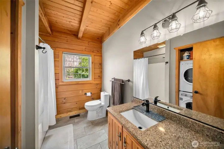 Full Bathroom on Main