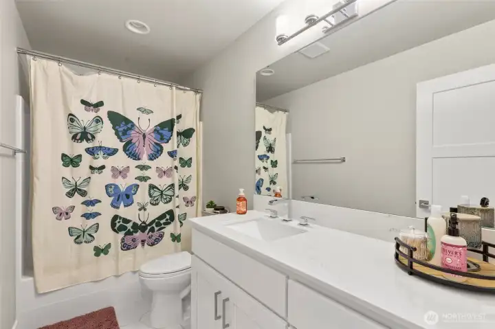 Full bath for the two additional bedrooms on the second floor.