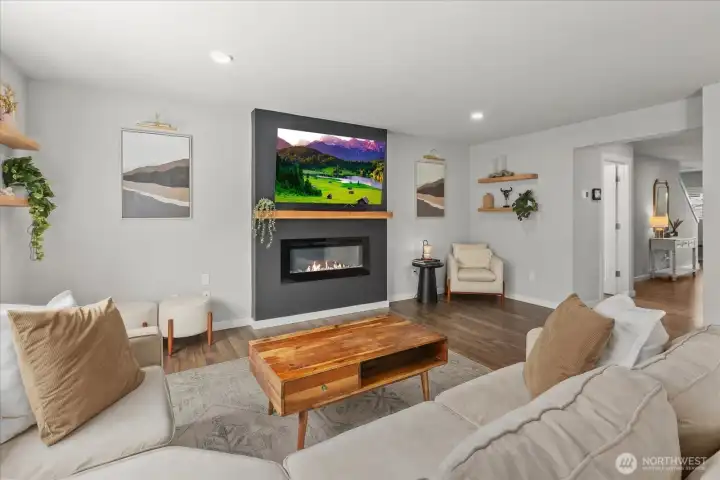 Beautiful firplace with mantle. Very spacious for various furniture options! Beautiful firplace with mantle. Very spacious for various furniture options!