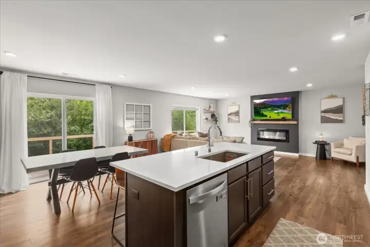 Access and view to great patio and yard spaces. Enjoy views of the natural setting from everywhere! Access and view to great patio and yard spaces. Enjoy views of the natural setting from everywhere!