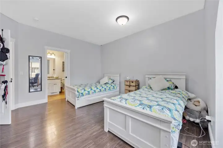 2nd floor en suite bedroom 3 2nd floor en suite bedroom 3