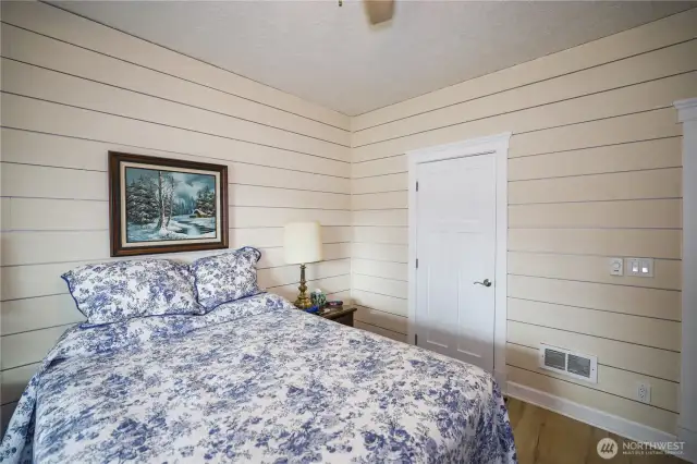 Primary Bedroom w/ Walk in closet.