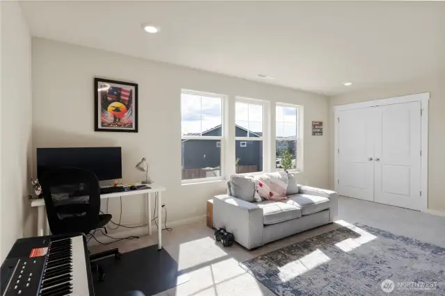 Bonus/6th bdrm