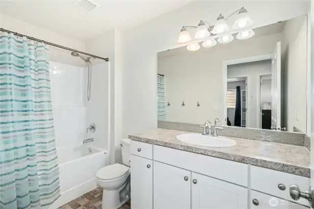 Upper level full hall bath.
