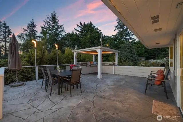 Tiki Torches Creates the Entertaining Atmosphere