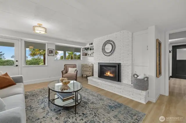Family Room in Daylight Basement w/Gas Fireplace
