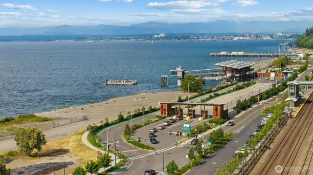 Ferry & Sounder Train 5 min Drive