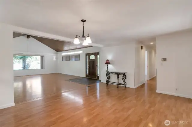 Great living room and dining area with plenty of space and open floor design