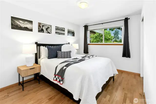 1st bedroom.