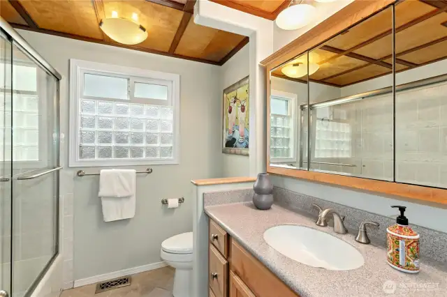 Full bath on main