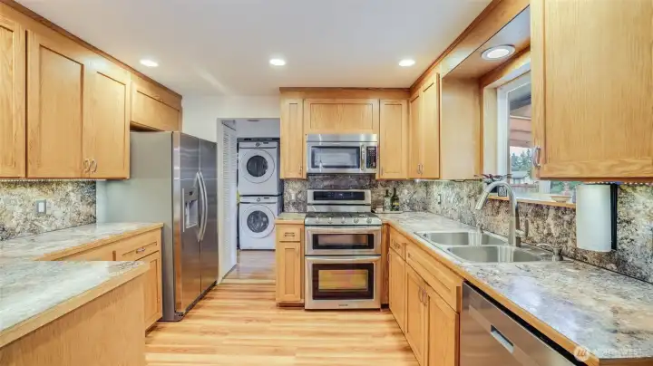 Cook and entertain effortlessly with a double oven at your fingertips.