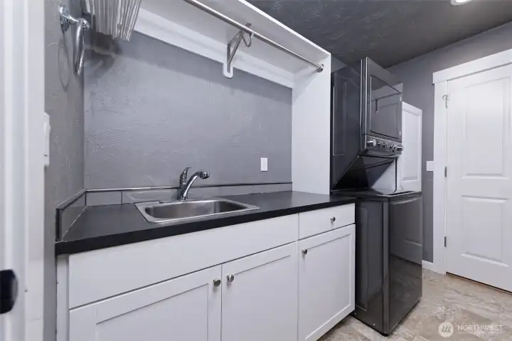 Utility room with a great sink and stacker washer/dryer THAT STAY!