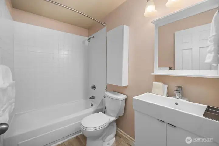 2nd Floor Full Bath