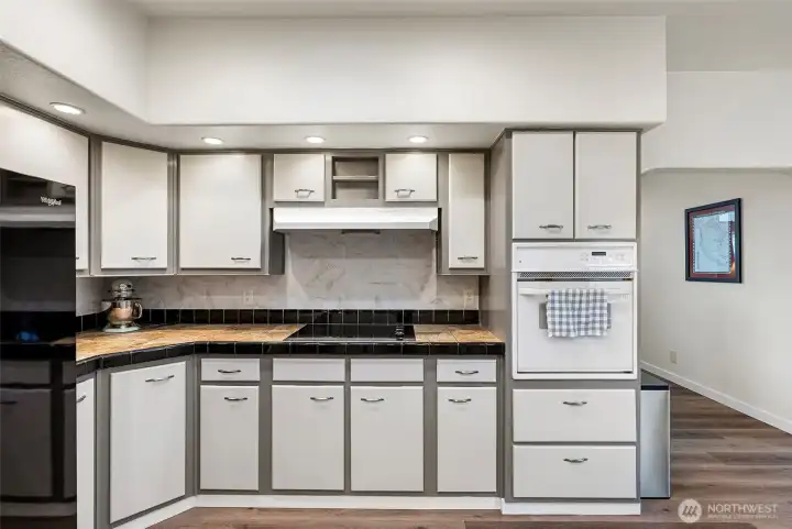 All appliances convey, including washer and dryer.