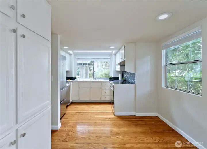 eating space in kitchen