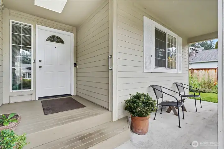 I love this shot of the front porch and entry, so inviting!