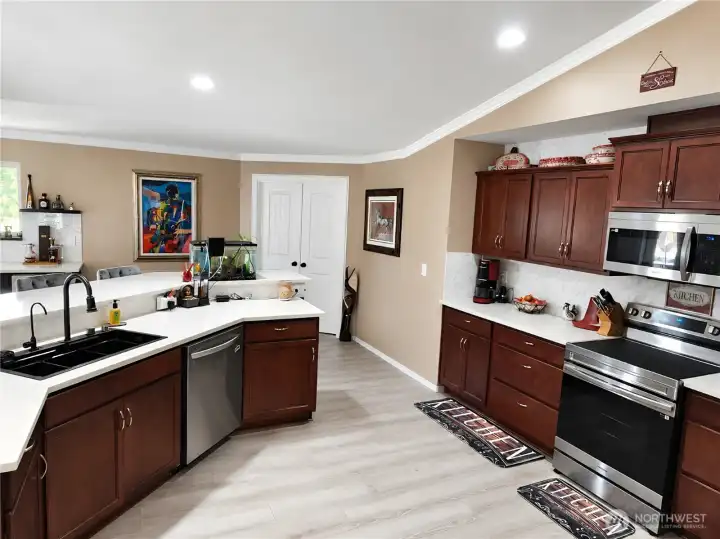Large Kitchen for entertaining and easy meal prep.