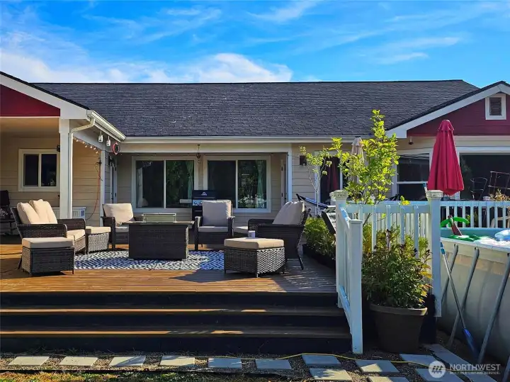 Large wood deck to entertain on