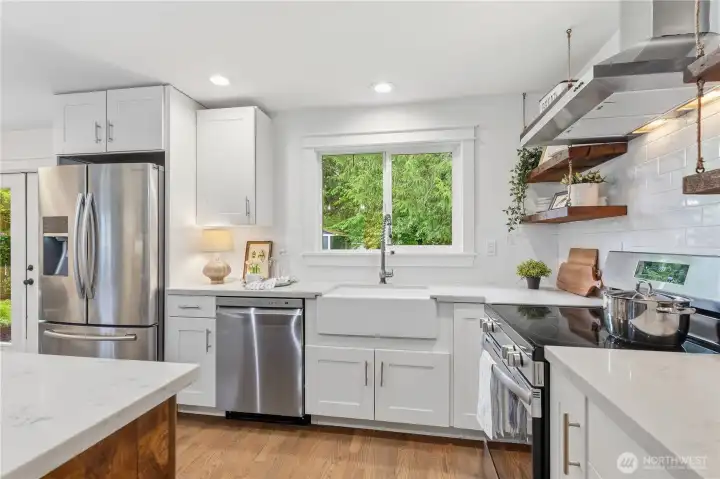 Kitchen comes complete with beautiful stainless steel appliances.