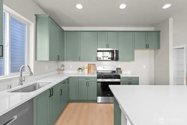 Photographs are for illustrative purposes only. Features, finishes, interior/exterior colors, landscaping and floorplan shown may vary from actual homes built