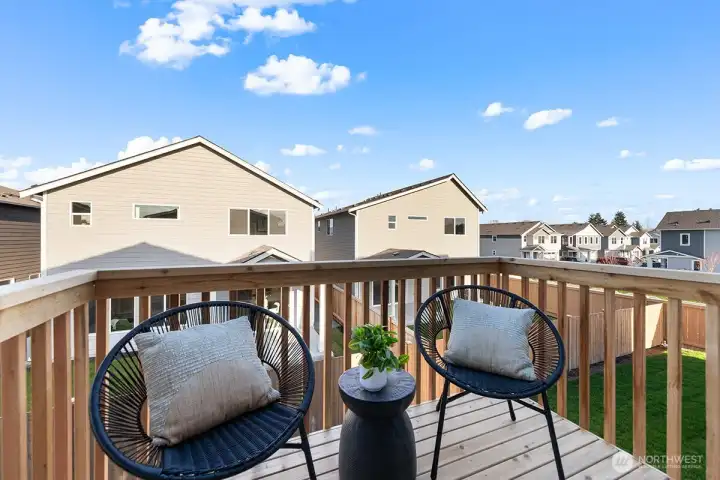 Photographs are for illustrative purposes only. Features, finishes, interior/exterior colors, landscaping and floorplan shown may vary from actual homes built