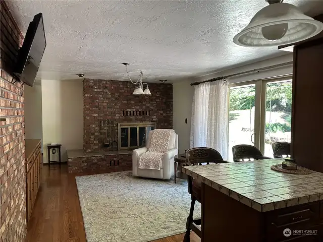 Kitchen nook with cozy fireplace