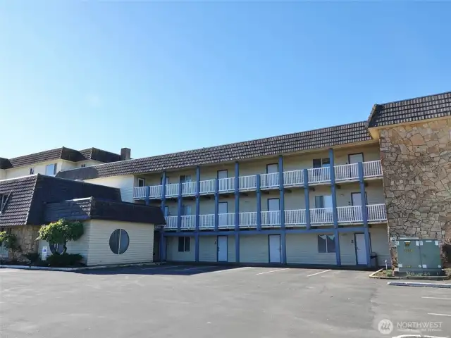 The front of the Polynesian Hotel Condo (#319 is on the top floor towards the right).