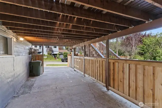 Additional carport parking with access to garage