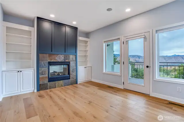 Office or bonus room -vacant