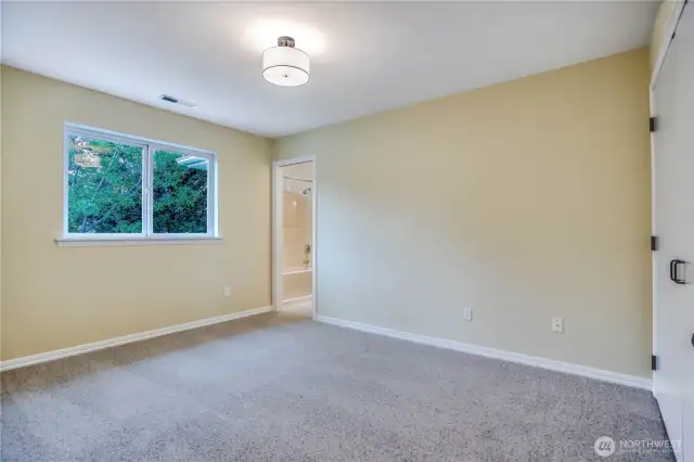 Bedroom with en-suite Full Bathroom -Vacant