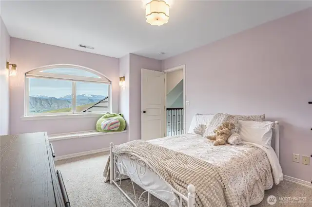 Bedroom with en-suite Full bathroom