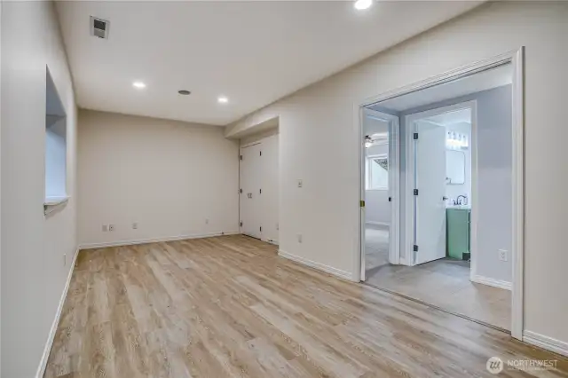 Basement bedroom "Ground floor" with no steps. -Vacant