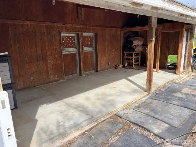 Barn/Shop with ADU potential, buyer to verify