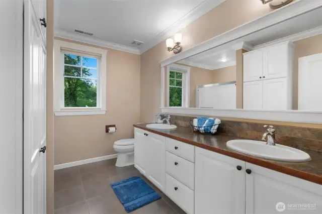 Upper Level Full Bath.