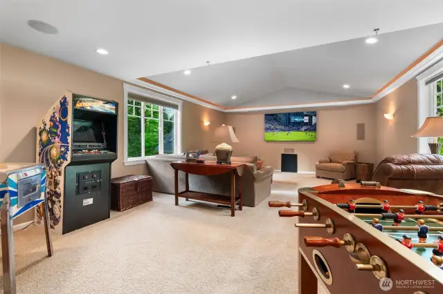 Oversized Rec Room w/ drop down movie screen projector.