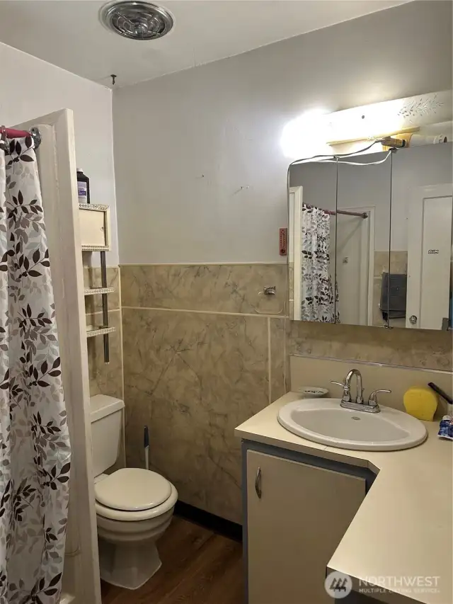 Full bathroom