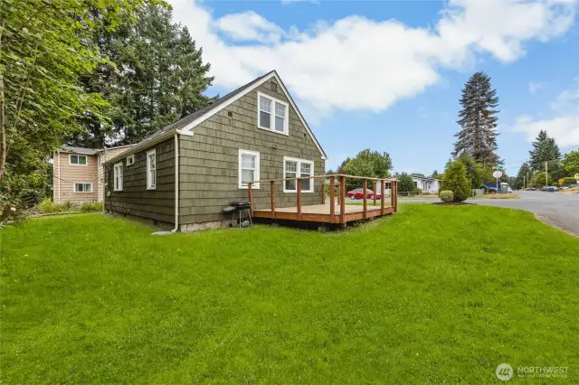 This large yard could be fenced - No HOA