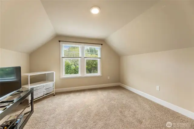 Upstairs large bedroom with bath