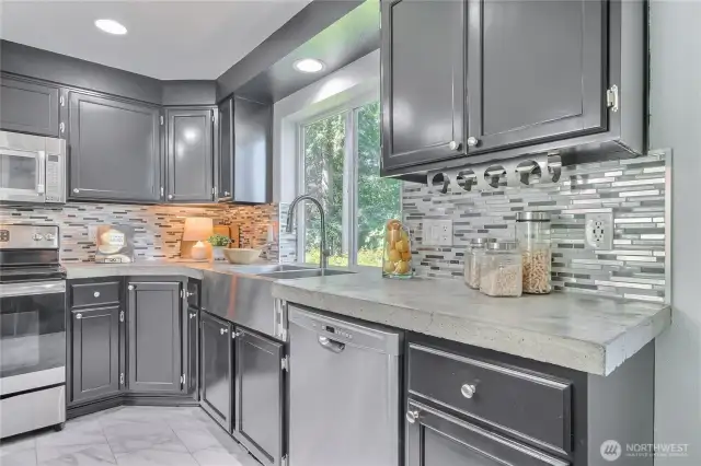 Apron sink
