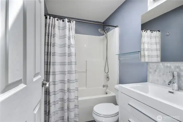 Upstairs secondary bath