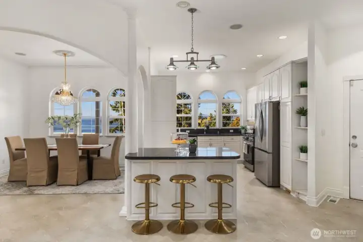 Soak in uninterrupted panoramic views that stay with you, whether you’re cooking solo or gathering a full table.