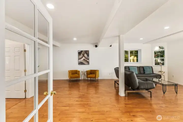 The full lower level lives like its own residence—complete with a second kitchen and private entry—ideal for guests, multi-generational living, or a stylish income suite.