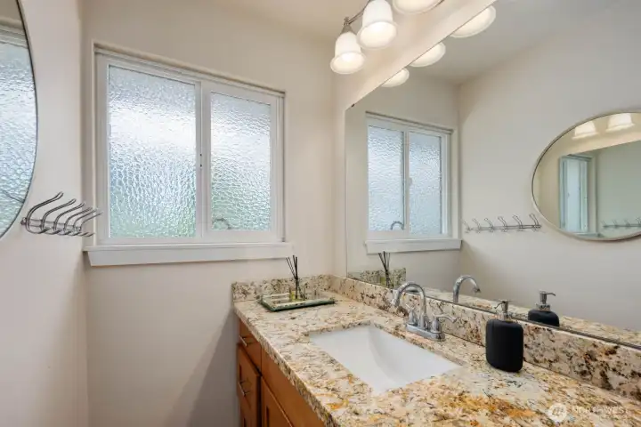 Upstairs main full bathroom