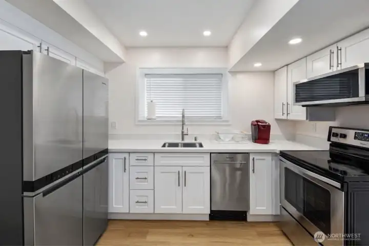 Mother in law unit / ADU with separate entrance, full kitchen