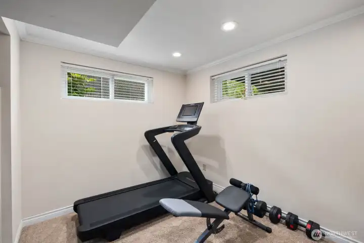 Work out/ Office/ Flex space